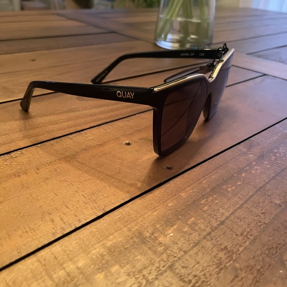 Sunglasses - Picture 3 of 4